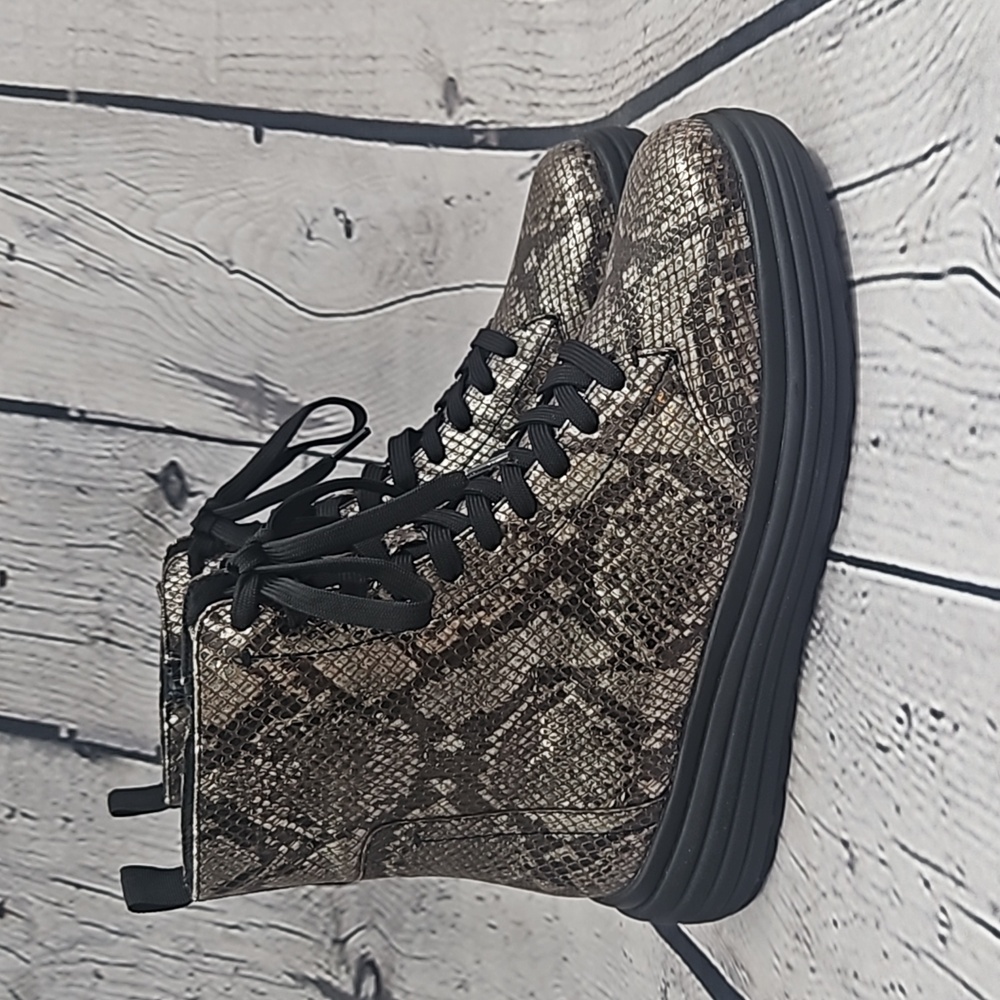 Geox Respira NWOT Women's Snakeskin Print Combat Boots Size 36